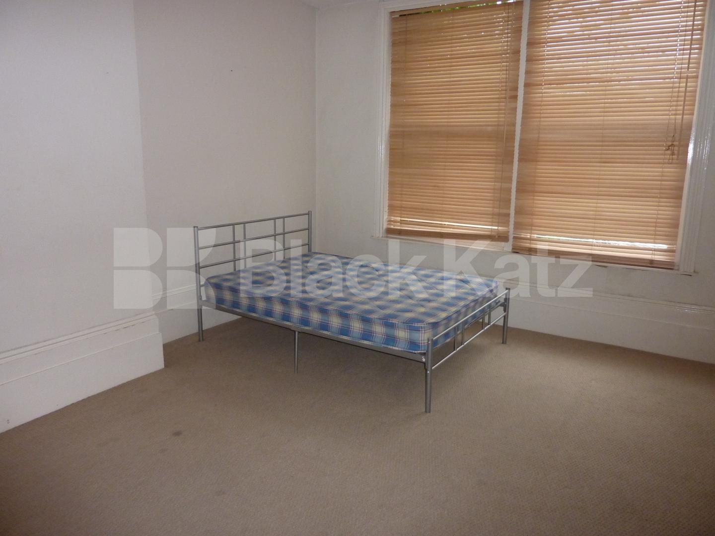 			UNDER OFFER!, 1 Bedroom, 1 bath, 1 reception Ground Floor Flat			 Hillmarton Road, CALEDONIAN ROAD 